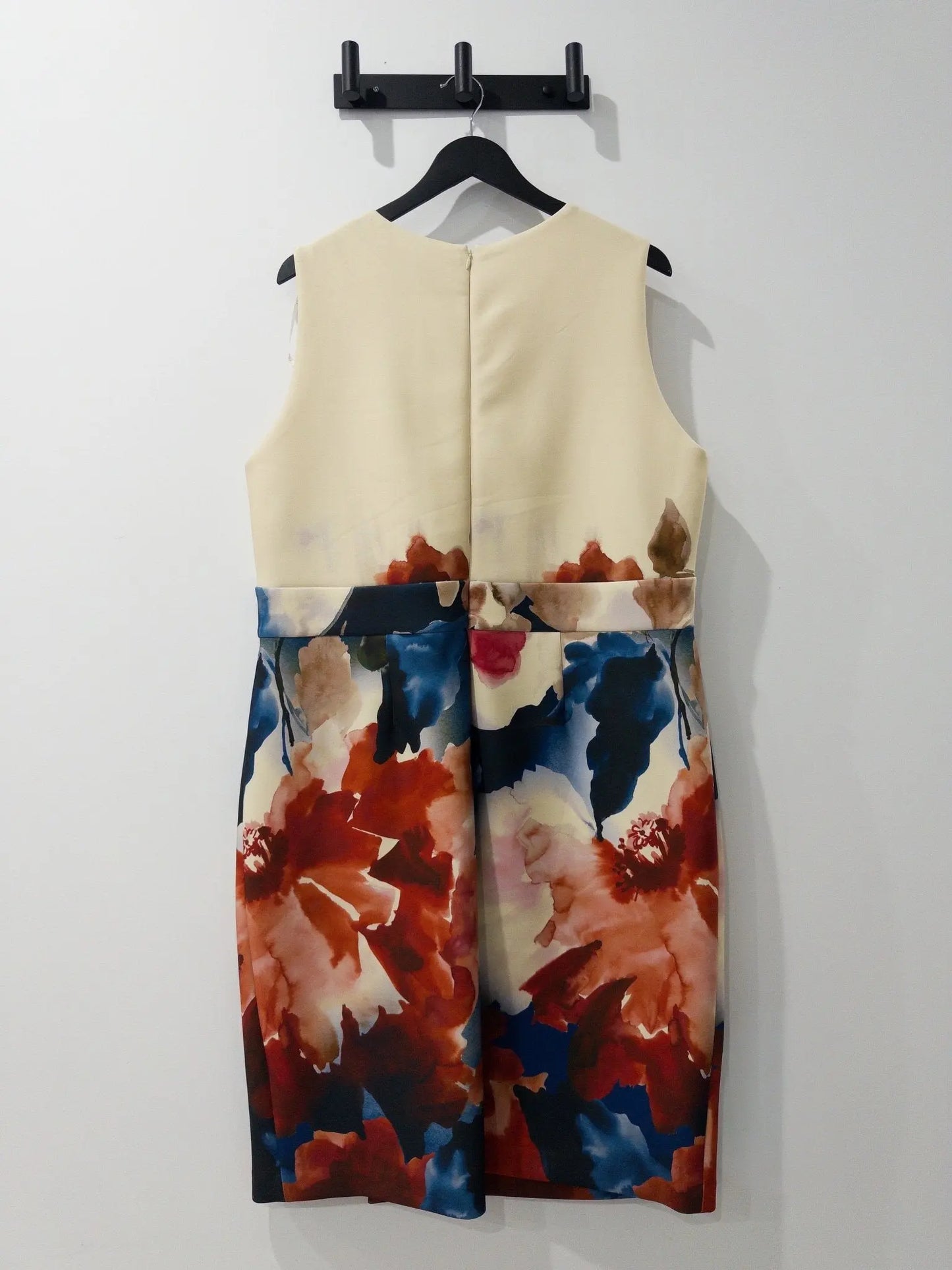 Sleeveless Scuba Sheath Dress - Layalita