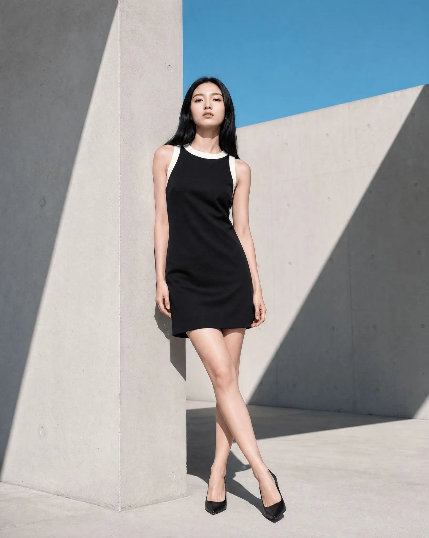 Two-Tone Crepe Sleeveless Shift Dress - Layalita