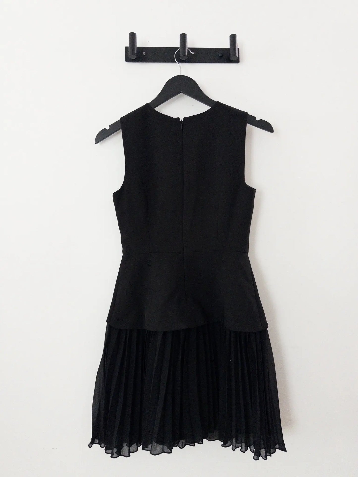 Mixed-Media Sleeveless Pleated Dress - Layalita