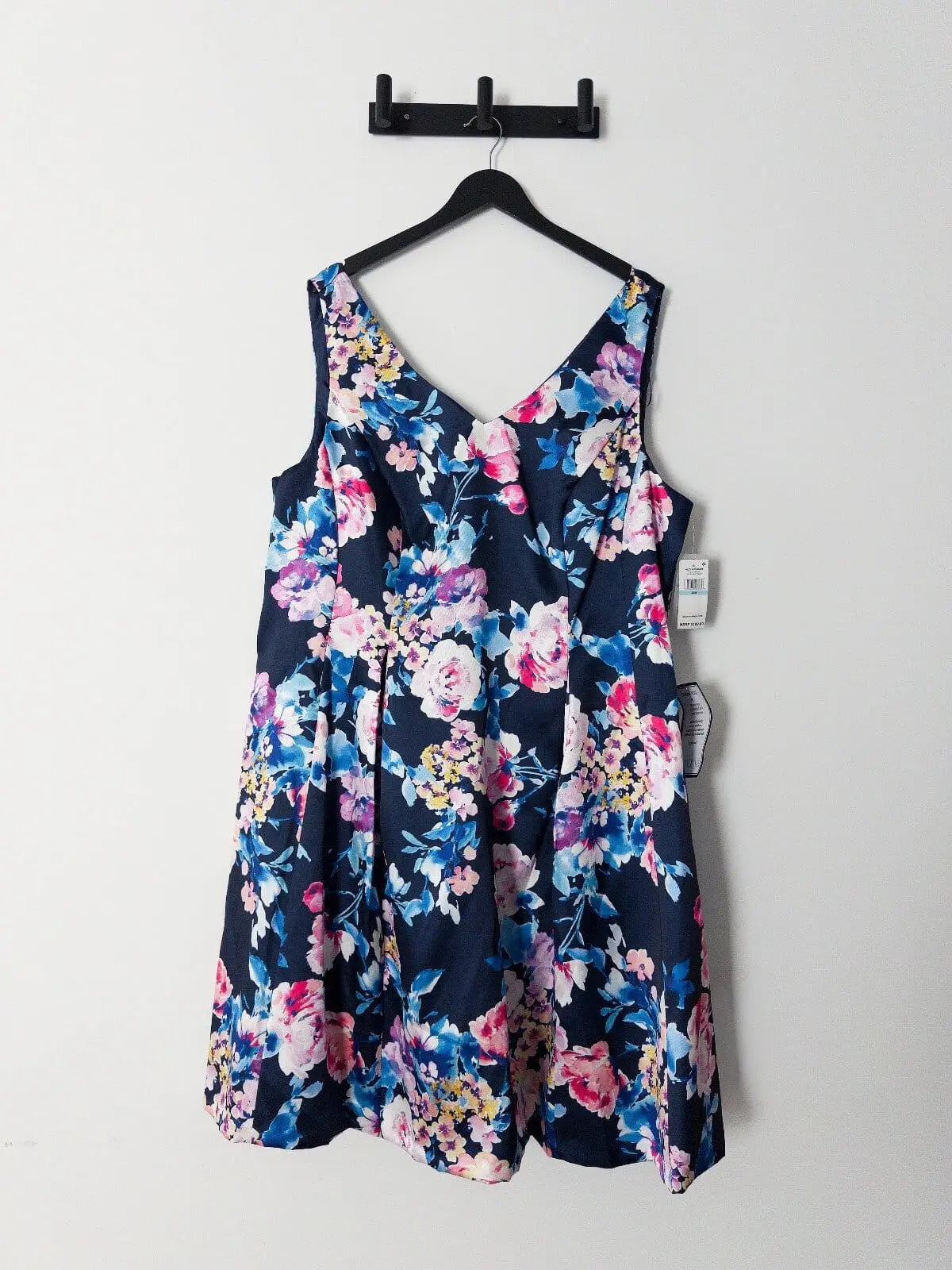 Plus Size A-Line Printed V-Neck Sleeveless Dress Alex Evenings 