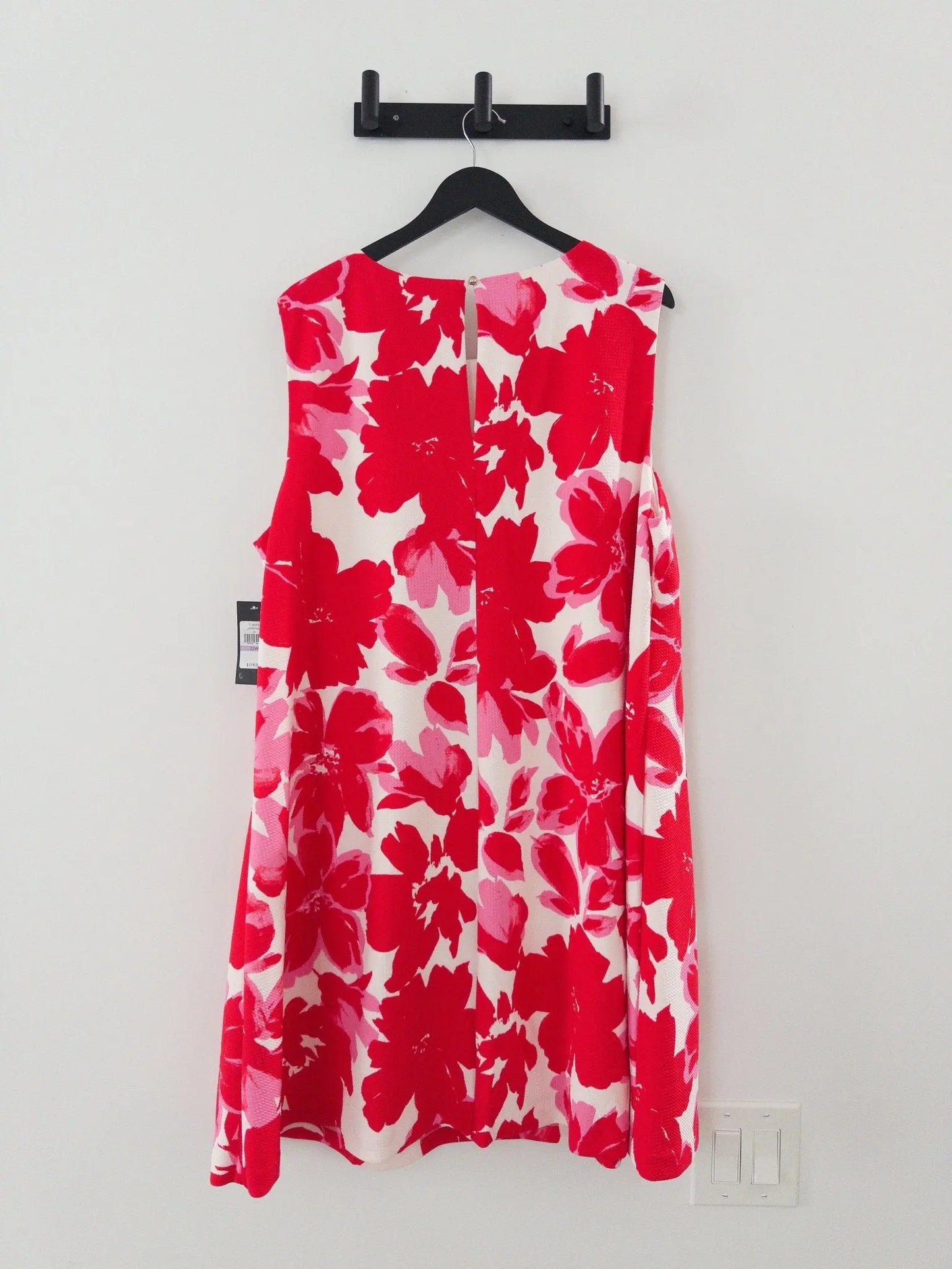 Plus Size Floral - Print Sleeveless Shift Dress - Layalita