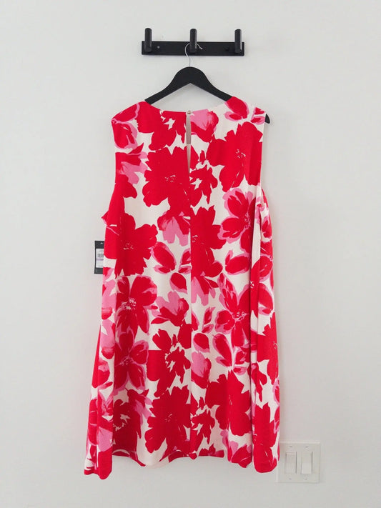 Plus Size Floral - Print Sleeveless Shift Dress - Layalita