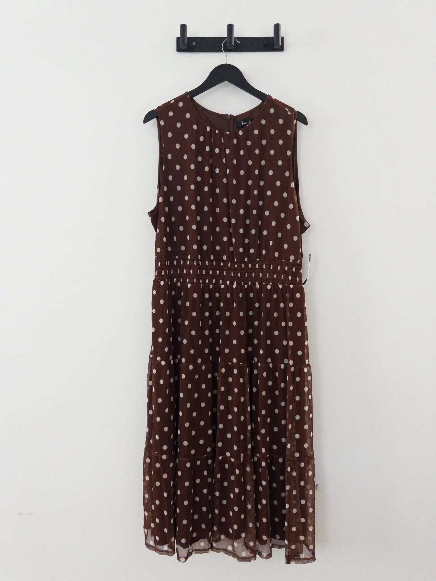 Plus Size Jewel - Neck Sleeveless Midi Dress - Layalita