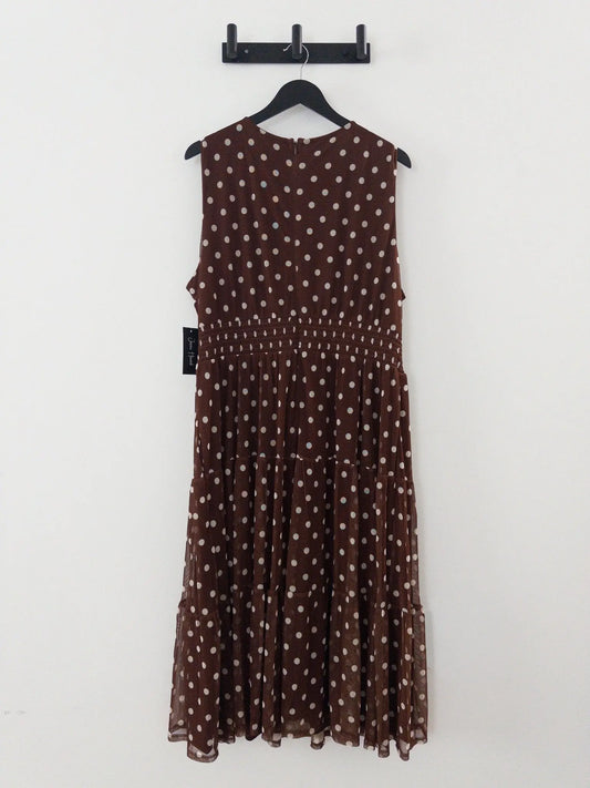 Plus Size Jewel - Neck Sleeveless Midi Dress - Layalita