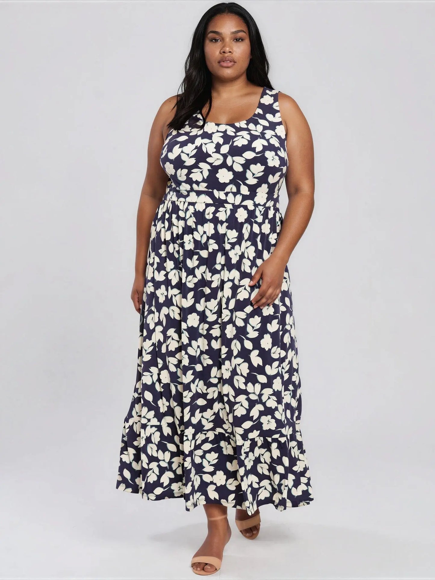 Plus Size Scoop - Neck Sleeveless Maxi Dress - Layalita