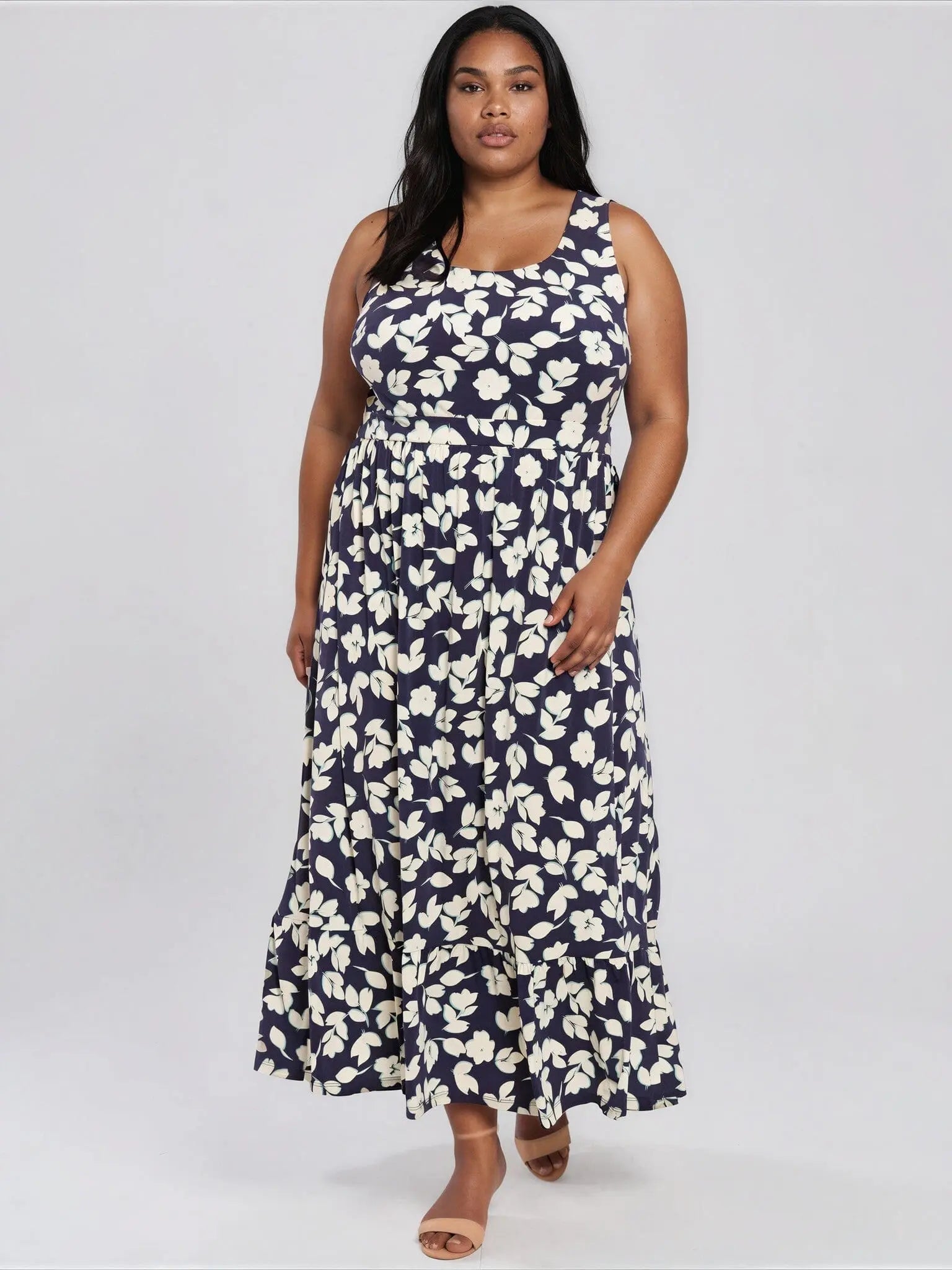 Plus Size Scoop - Neck Sleeveless Maxi Dress - Layalita