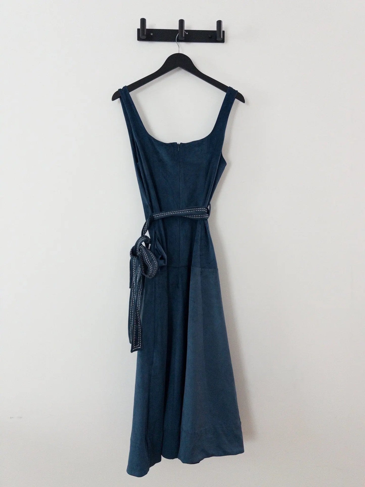Robin Faux-Suede Tie-Waist Midi Dress En Saison 